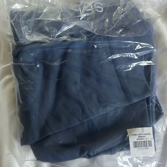 NWT Set Active Formcloud Leggings - Picture 5 of 5